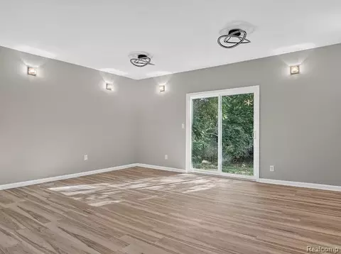 Living - 8564 Windsor Ct, Superior, MI 48198 photo 5 of 8