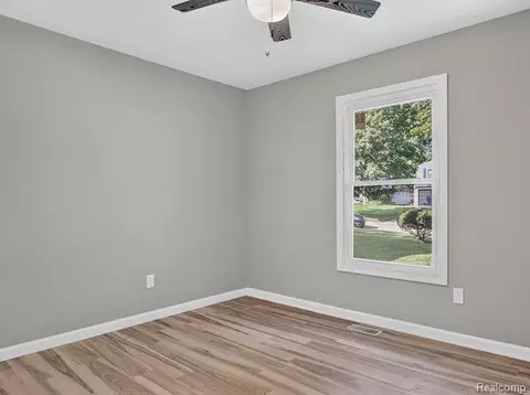 Bedroom - 8564 Windsor Ct, Superior, MI 48198 photo 7 of 9