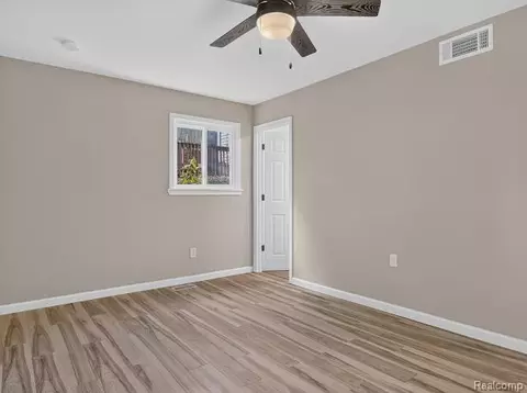 Bedroom - 8564 Windsor Ct, Superior, MI 48198 photo 2 of 9
