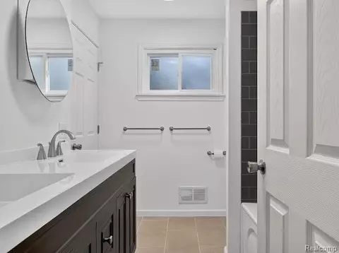 Bath - 8564 Windsor Ct, Superior, MI 48198 photo 3 of 4