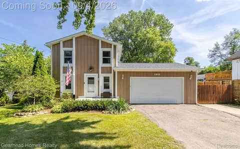 3068 Seebaldt Ave, Waterford, MI 48329