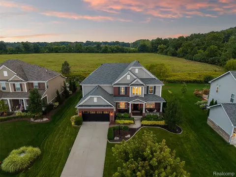 2210 Findley Cir, Orion, MI 48360