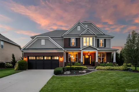 2210 Findley Cir, Orion, MI 48360