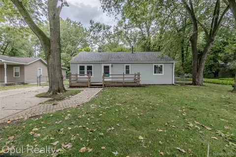 20823 Hugo St, Farmington Hills, MI 48336
