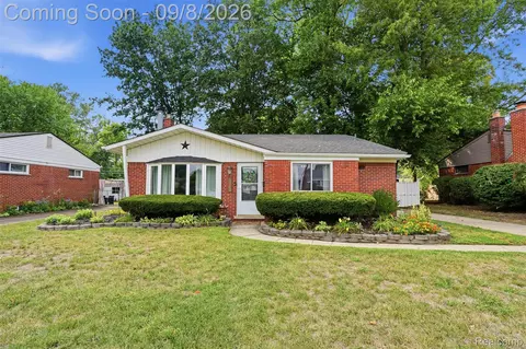 19825 Maplewood St, Livonia, MI 48152