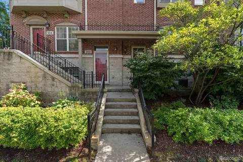 100 Adelaide St, Detroit, MI 48201