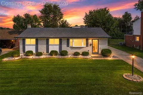29204 Alvin St, Garden City, MI 48135