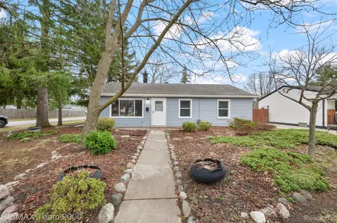33101 Donnelly St, Garden City, MI 48135