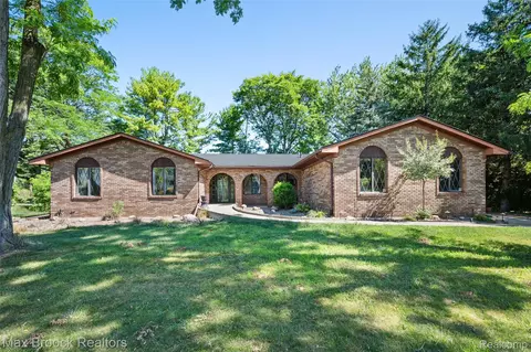 31034 Berryhill St, Farmington Hills, MI 48331