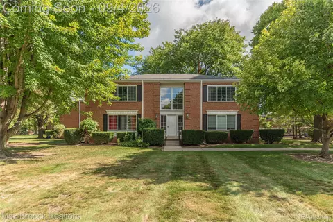 731 E Fox Hills Dr #183, Bloomfield Hills, MI 48304