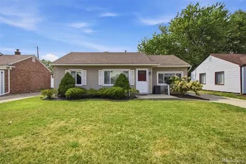 26741 Clancy St, Roseville, MI 48066