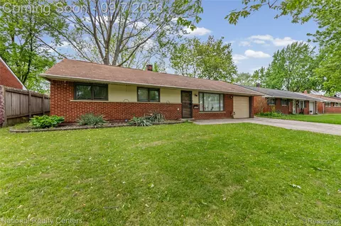 35463 Seville St, Clinton Township, MI 48035
