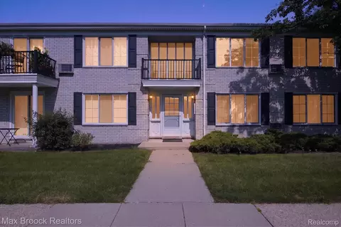 100 W Hickory Grove Rd #C6, Bloomfield Township, MI 48304