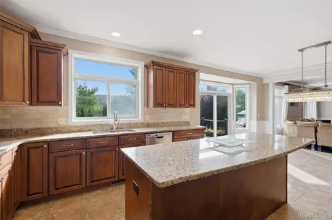 Kitchen - 52908 Harmony Dr, Macomb, MI 48042 photo 3 of 4