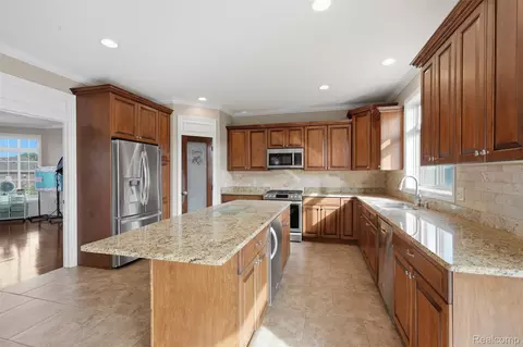 Kitchen - 52908 Harmony Dr, Macomb, MI 48042 photo 2 of 4