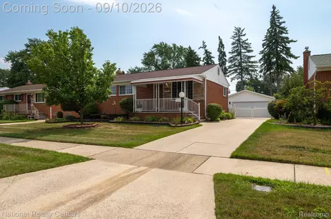 27923 Maplewood St, Garden City, MI 48135