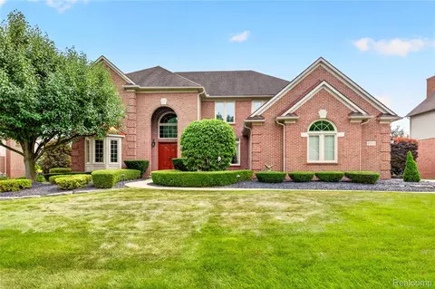 47255 Marisa Ct, Plymouth, MI 48170