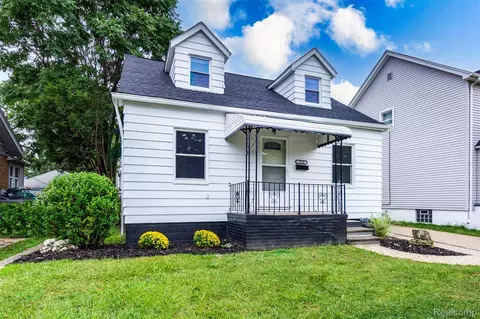 7239 Gronow, Center Line, MI 48015
