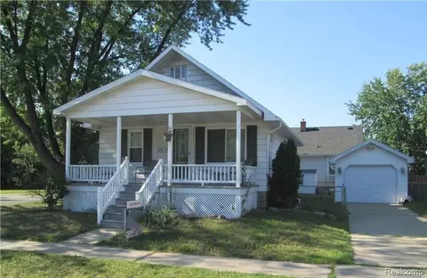 1039 Bancroft St, Port Huron, MI 48060