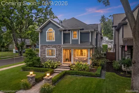 932 Roselawn Dr, Rochester, MI 48307