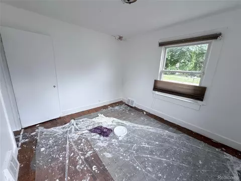 Bedroom - 3220 W Ridgeway Ave, Mount Morris, MI 48504 photo 3 of 8