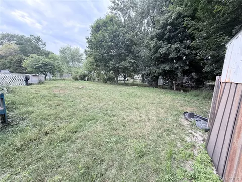 Exterior - 3220 W Ridgeway Ave, Mount Morris, MI 48504 photo 3 of 14