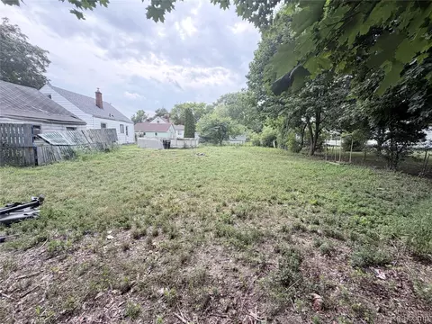 Exterior - 3220 W Ridgeway Ave, Mount Morris, MI 48504 photo 4 of 14