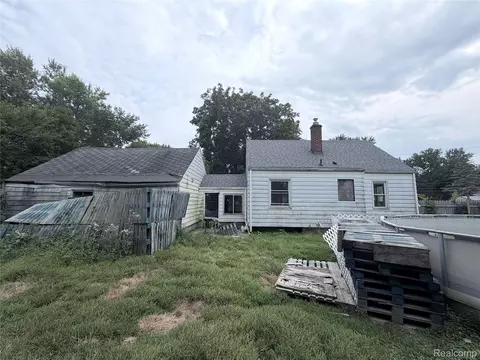 Exterior - 3220 W Ridgeway Ave, Mount Morris, MI 48504 photo 8 of 14