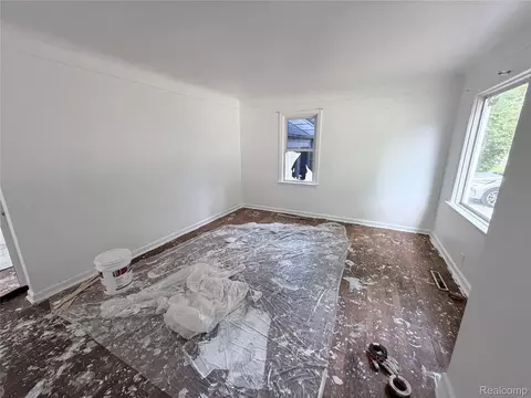 Living - 3220 W Ridgeway Ave, Mount Morris, MI 48504 photo 2 of 4
