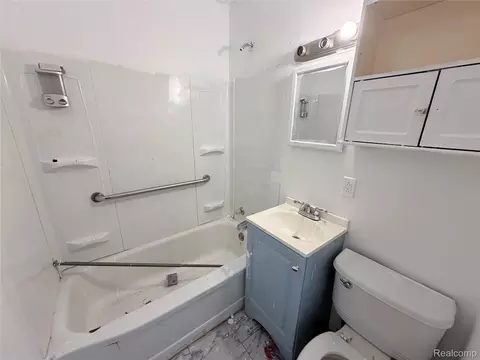 Bath - 3220 W Ridgeway Ave, Mount Morris, MI 48504 photo 2 of 4