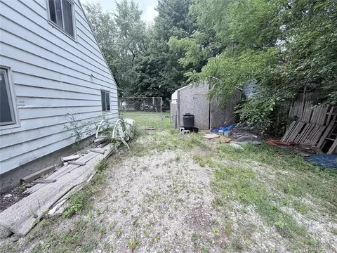 Exterior - 3220 W Ridgeway Ave, Mount Morris, MI 48504 photo 2 of 14