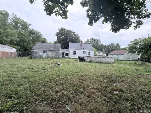 Exterior - 3220 W Ridgeway Ave, Mount Morris, MI 48504 photo 6 of 14