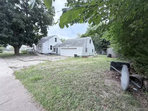 Exterior - 3220 W Ridgeway Ave, Mount Morris, MI 48504 photo 14 of 14