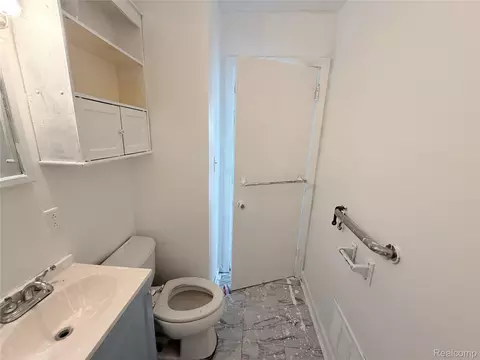Bath - 3220 W Ridgeway Ave, Mount Morris, MI 48504 photo 3 of 4