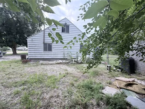 Exterior - 3220 W Ridgeway Ave, Mount Morris, MI 48504 photo 1 of 14