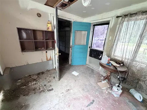 Entry Way - 3220 W Ridgeway Ave, Mount Morris, MI 48504 photo 2 of 10