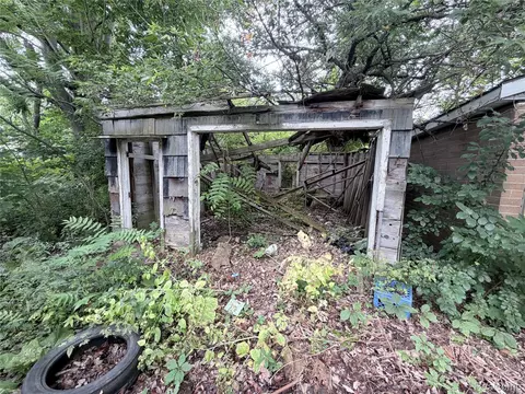 Exterior - 318 E Myrtle Ave, Flint, MI 48505 photo 6 of 9