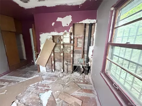 Bedroom - 318 E Myrtle Ave, Flint, MI 48505 photo 11 of 11