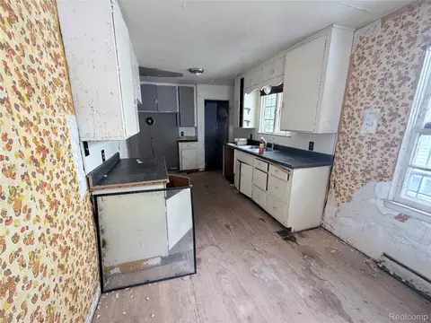 Kitchen - 318 E Myrtle Ave, Flint, MI 48505 photo 2 of 2