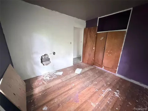 Bedroom - 318 E Myrtle Ave, Flint, MI 48505 photo 6 of 11