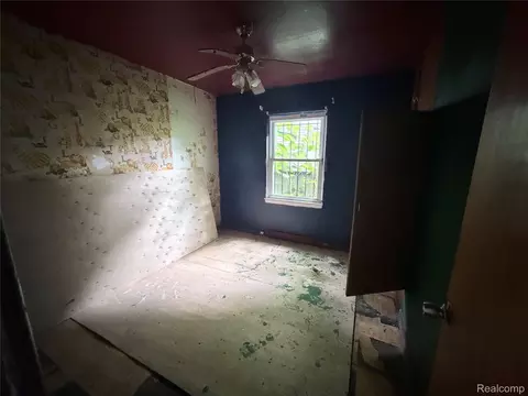 Bedroom - 318 E Myrtle Ave, Flint, MI 48505 photo 1 of 11