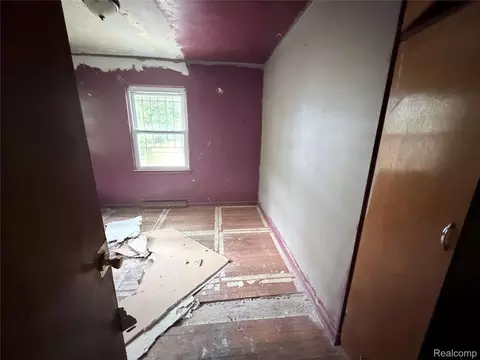 Bedroom - 318 E Myrtle Ave, Flint, MI 48505 photo 7 of 11