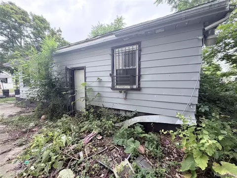 Exterior - 318 E Myrtle Ave, Flint, MI 48505 photo 4 of 9