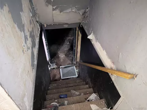 Entry Way - 318 E Myrtle Ave, Flint, MI 48505 photo 1 of 1