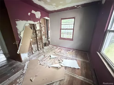 Bedroom - 318 E Myrtle Ave, Flint, MI 48505 photo 9 of 11
