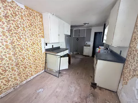 Kitchen - 318 E Myrtle Ave, Flint, MI 48505 photo 1 of 2