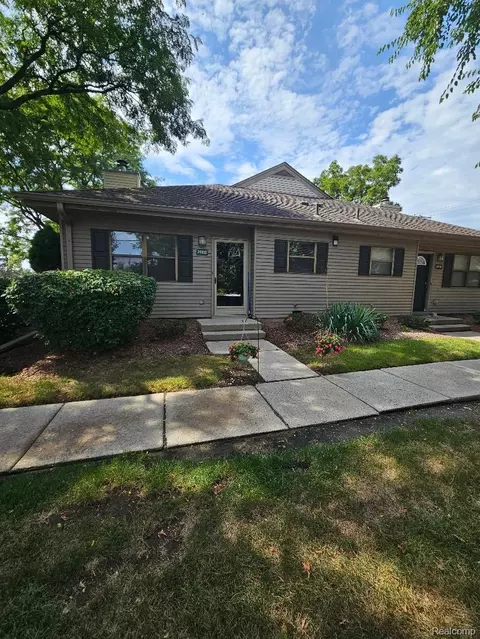 24932 NE Auburn Ln #9, Southfield, MI 48033