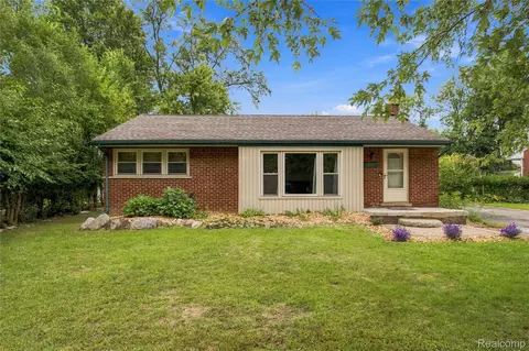 19200 Flamingo Blvd, Livonia, MI 48152