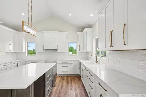 Kitchen - 57560 Omo Rd, Ray, MI 48096 photo 4 of 5