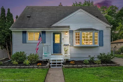 23504 Beverly St, Saint Clair Shores, MI 48082